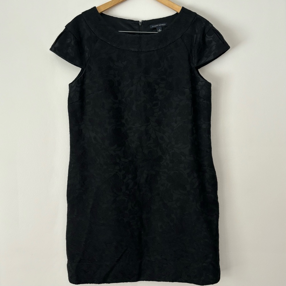 Beautiful Black Lace Embossed Banana Republic Dress Size 12